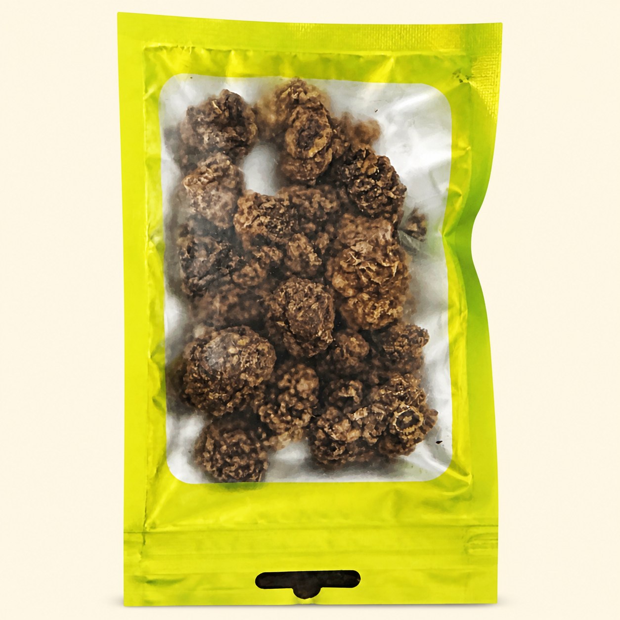 An 8 gram pouch of dried silvervine botanical pieces